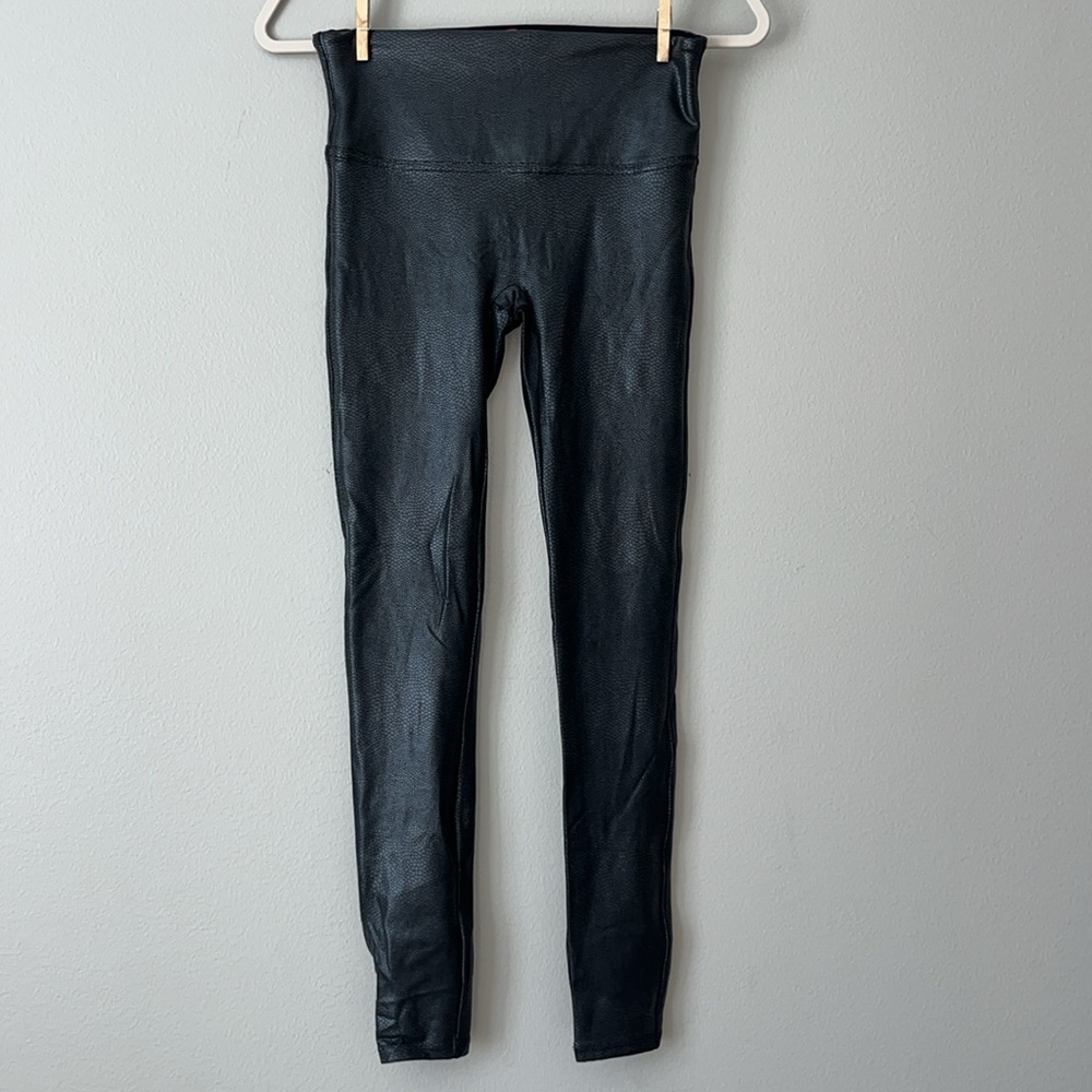 Spanx Faux Leather Pebbled High Waist Leggings / SZ M - Picture 2 of 8